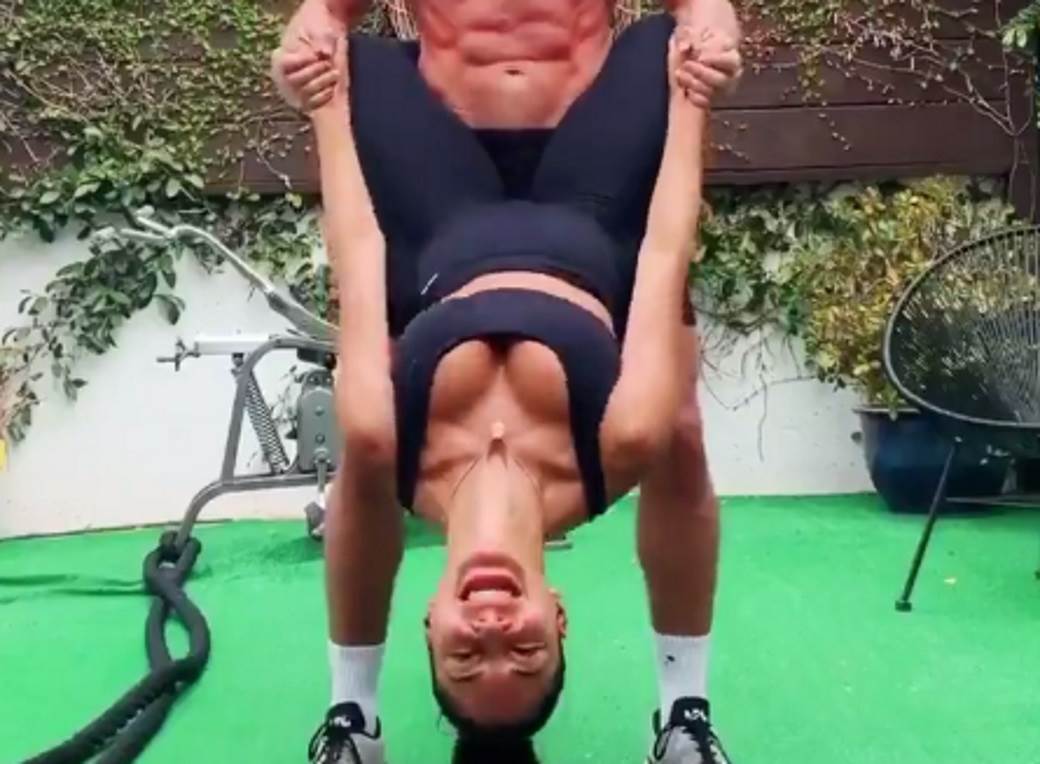 Nikol Šercinger u bikiniju