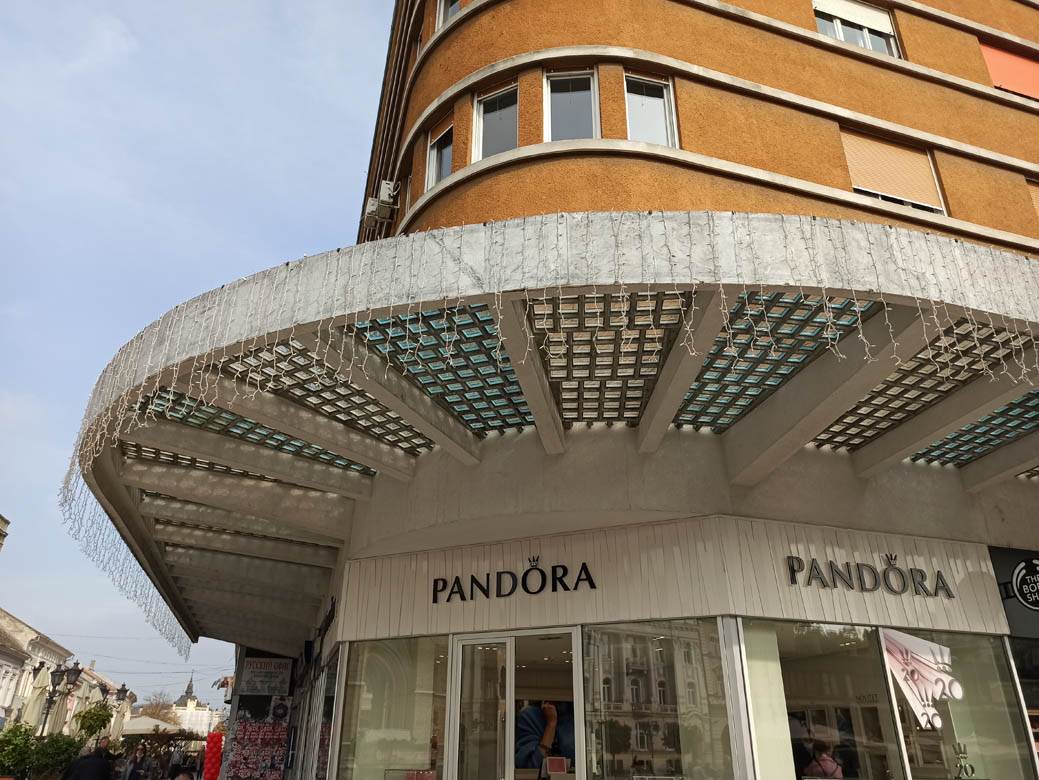 novi sad nova godina ulicna rasveta novogodisnja dekoracija ulica fotografije