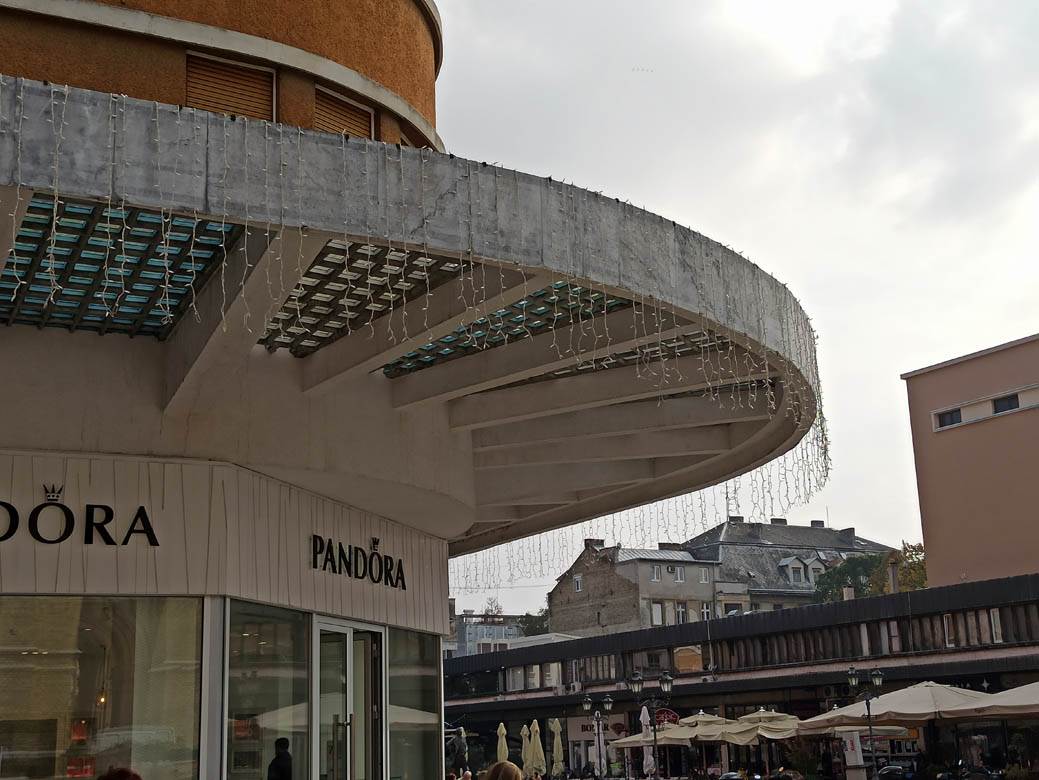 novi sad nova godina ulicna rasveta novogodisnja dekoracija ulica fotografije