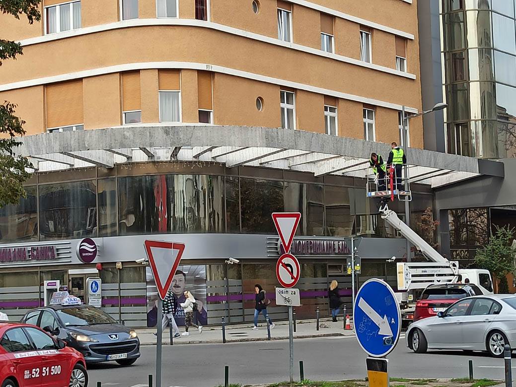 novi sad nova godina ulicna rasveta novogodisnja dekoracija ulica fotografije