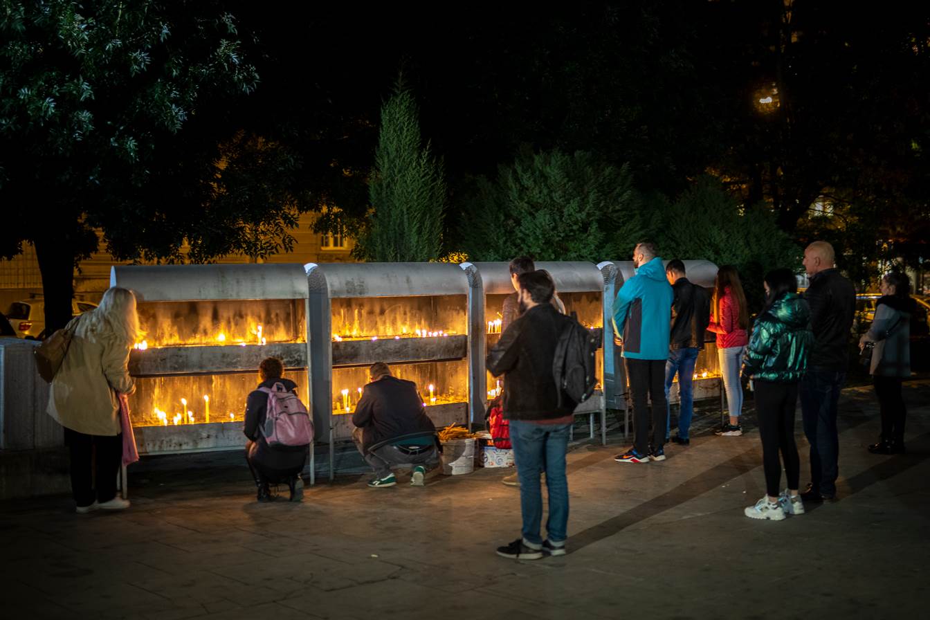 amfilohije umro paljenje sveca u beogradu