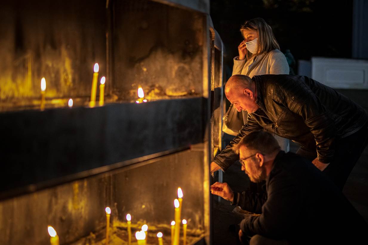 amfilohije umro paljenje sveca u beogradu