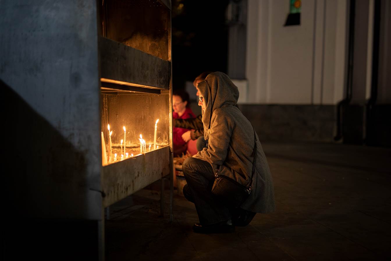 amfilohije umro paljenje sveca u beogradu