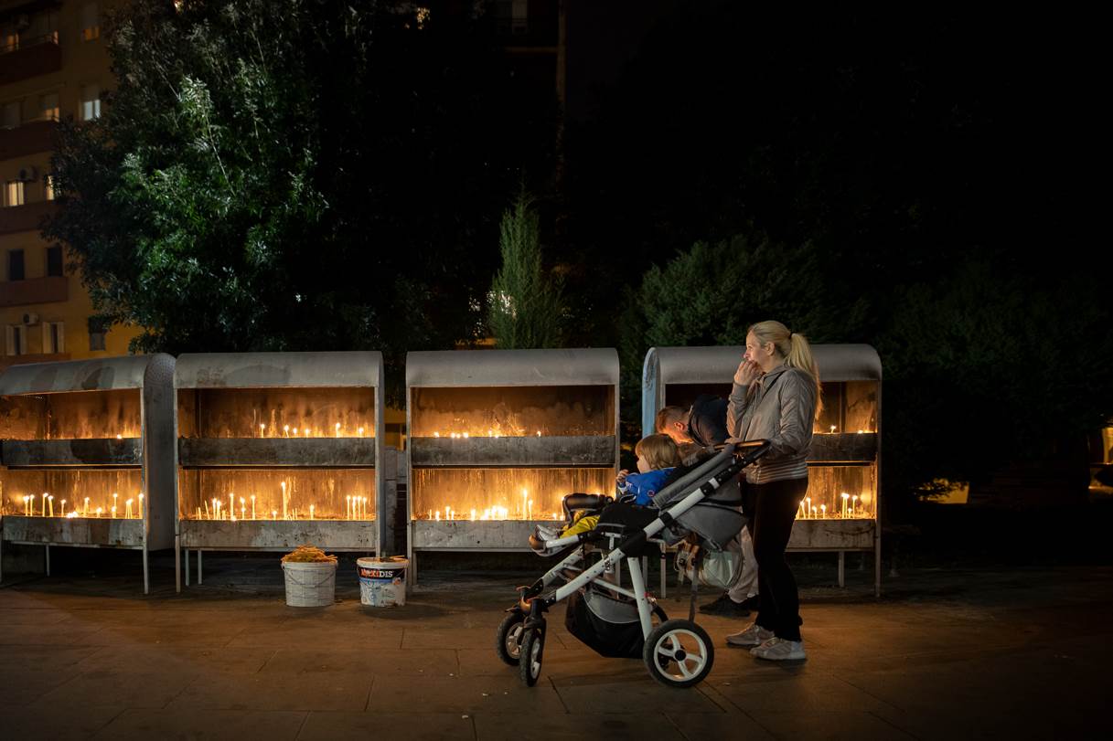 amfilohije umro paljenje sveca u beogradu