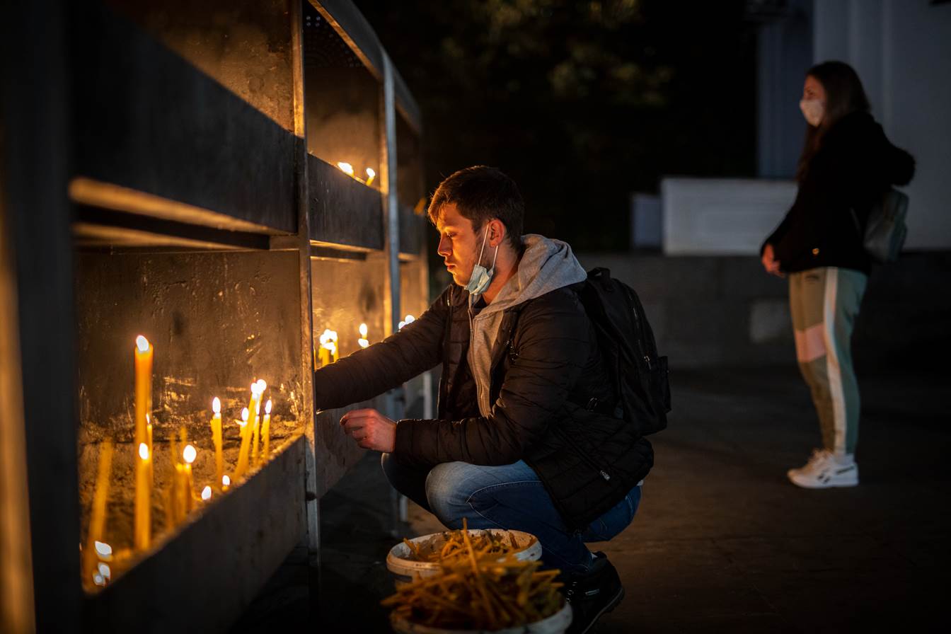amfilohije umro paljenje sveca u beogradu