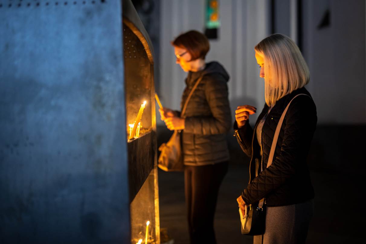 amfilohije umro paljenje sveca u beogradu