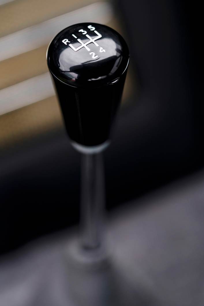 šon koneri preminuo aston martin db5 automobil