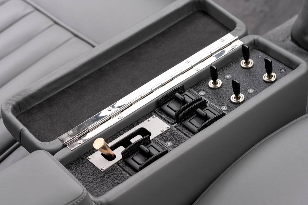 šon koneri preminuo aston martin db5 automobil