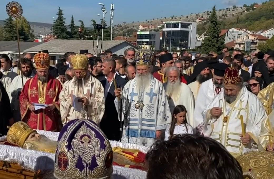 una amfilohije devojčica litije