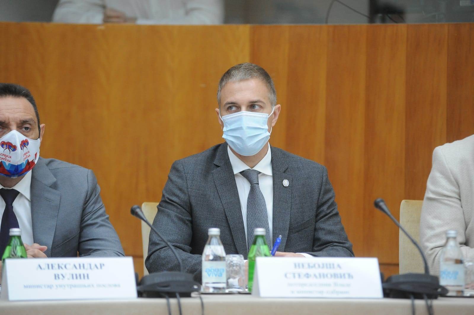 aleksandar vucic ivica dacic konferencija novinari smeh izjava 