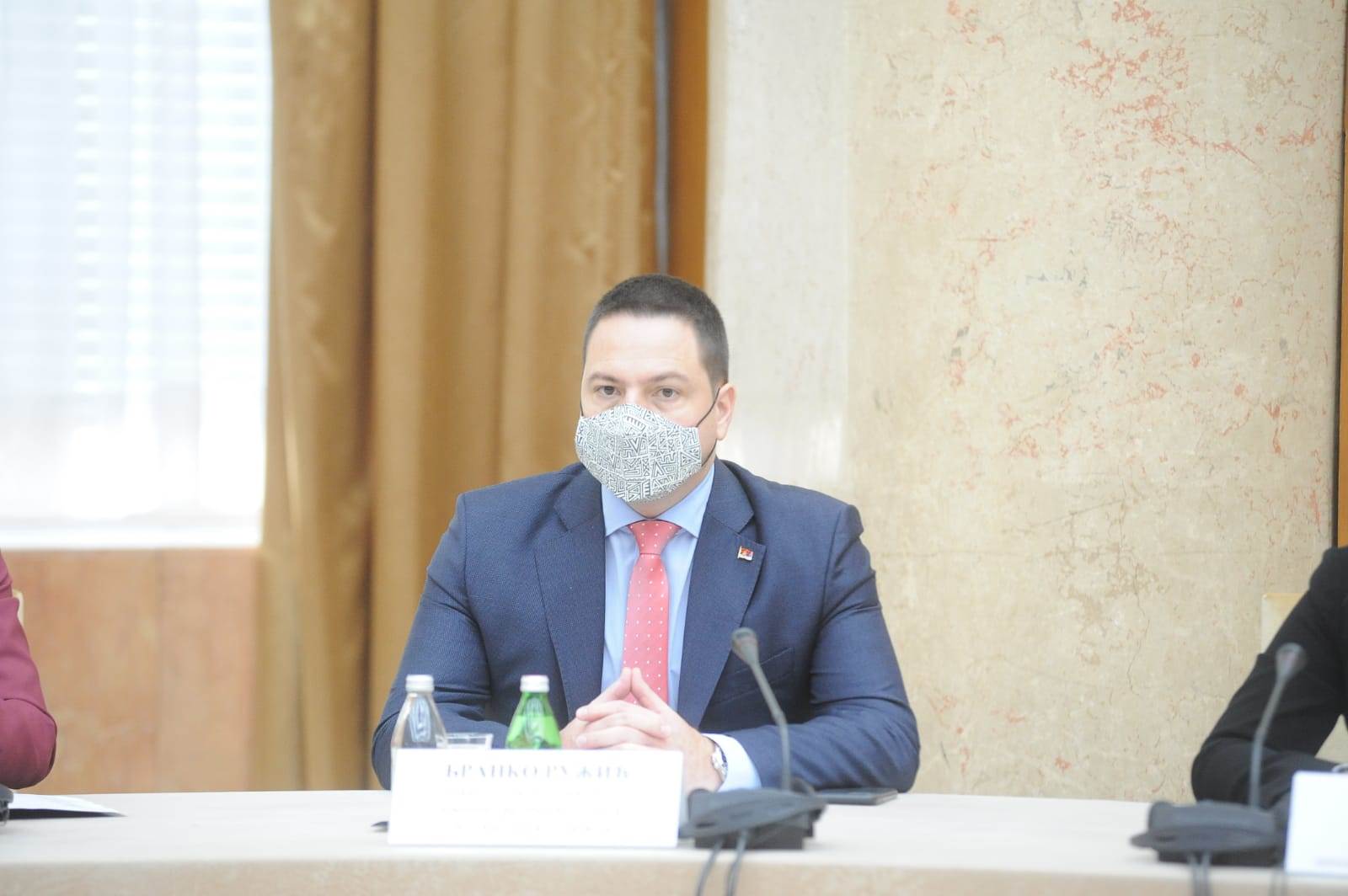 aleksandar vucic ivica dacic konferencija novinari smeh izjava 