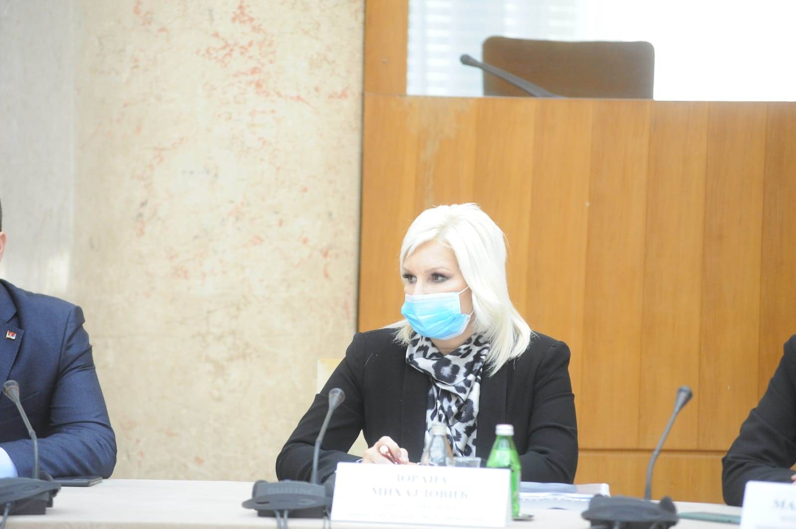 aleksandar vucic ivica dacic konferencija novinari smeh izjava 