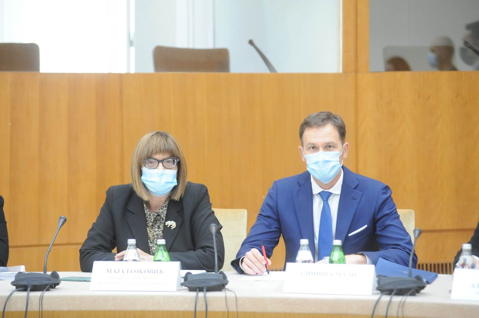 aleksandar vucic ivica dacic konferencija novinari smeh izjava 