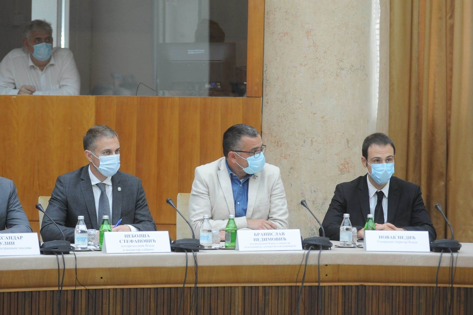 aleksandar vucic ivica dacic konferencija novinari smeh izjava 