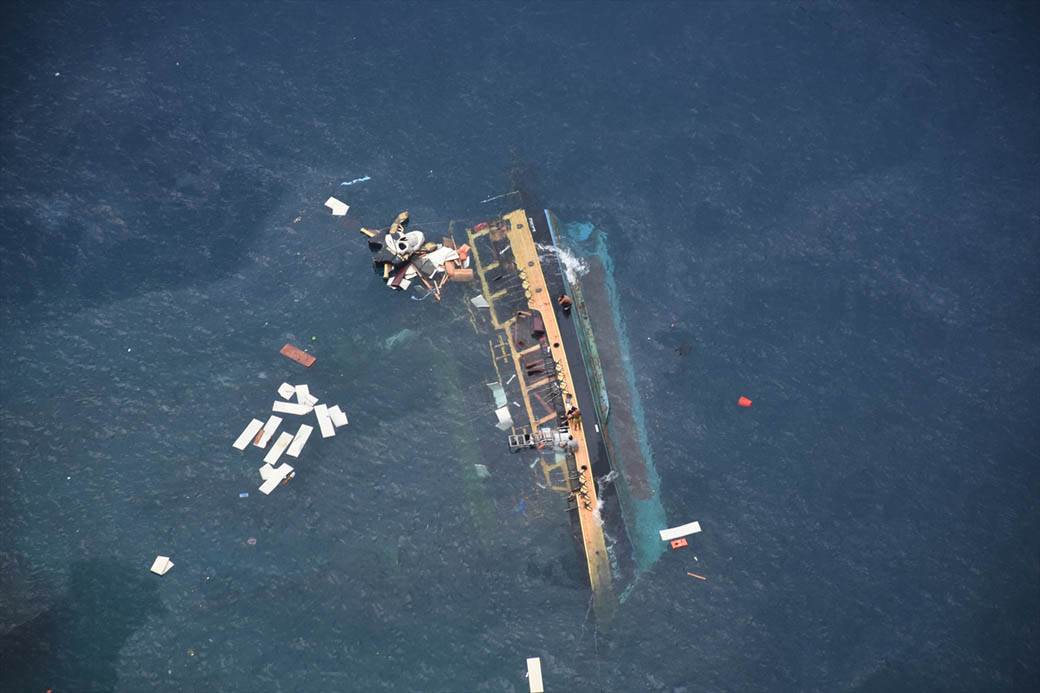 antalija prevrnuo se brod sa turistima