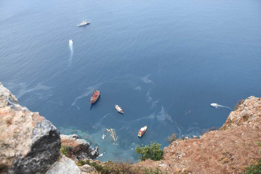 antalija prevrnuo se brod sa turistima