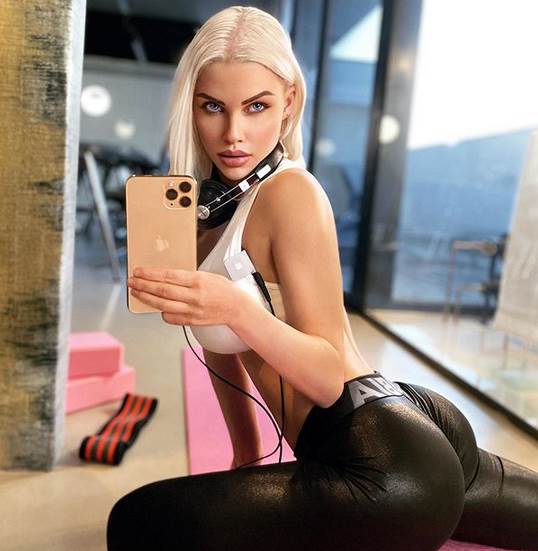 gabrijela jirackova gola silikoni plasticne operacije foto