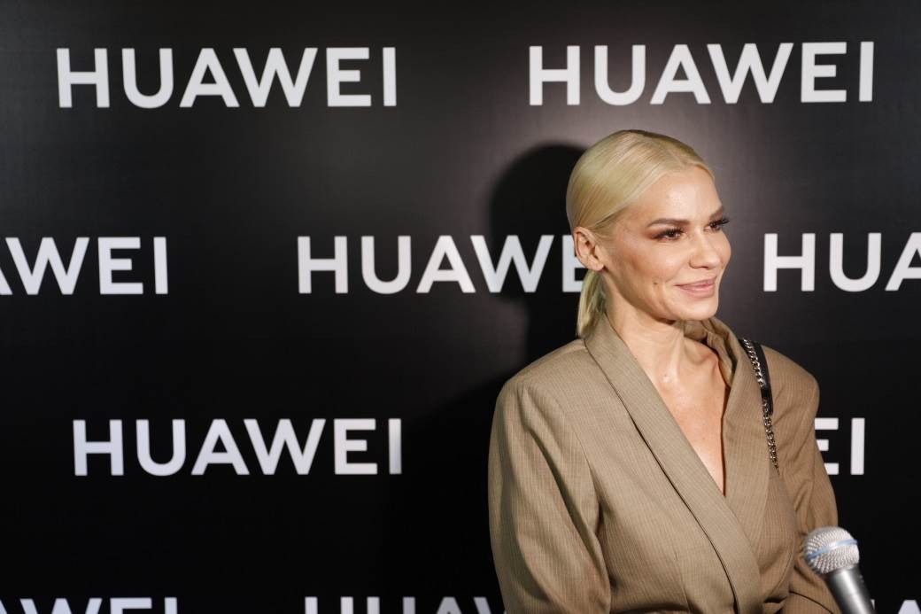 natasa bekvalac kosa frizura ofarbala se u belo video