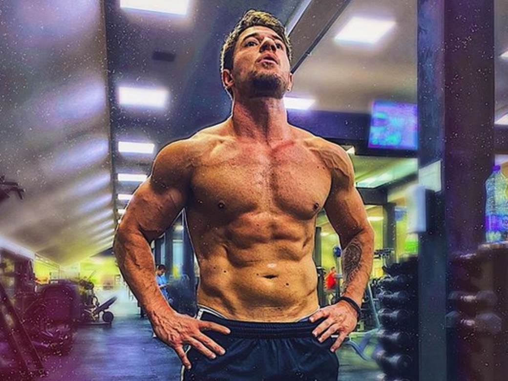 Joca Stefanović pokazao trbušnjake