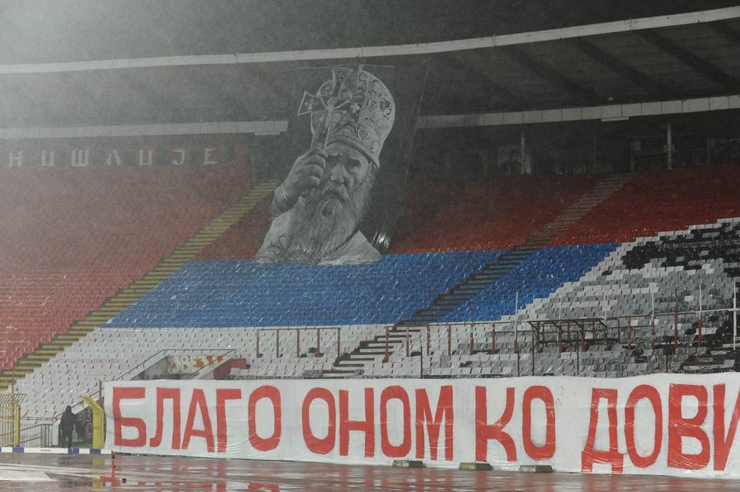 koreografija amfilohije radović transparent fk crvena zvezda delije navijači liga evrope gent