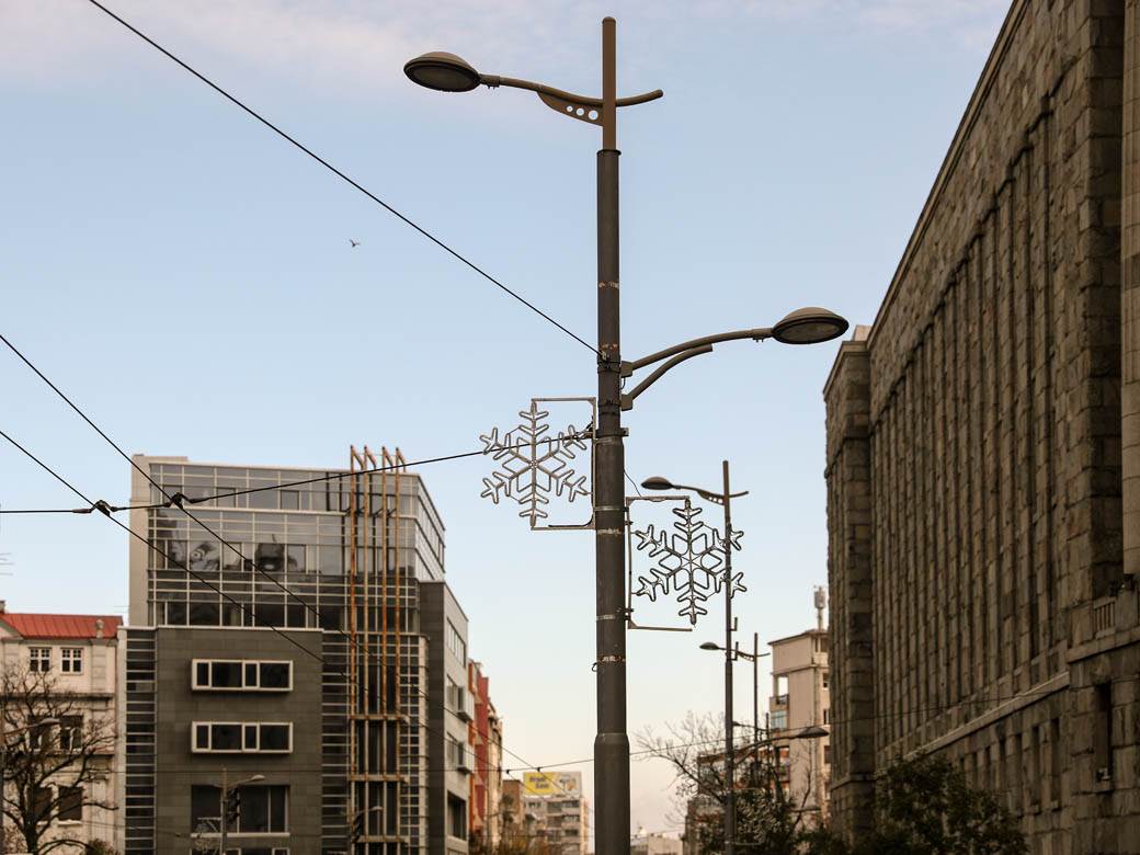 beograd novogodišnja rasveta postavljanje ukrašavanje ulica počelo kasnije fotografije