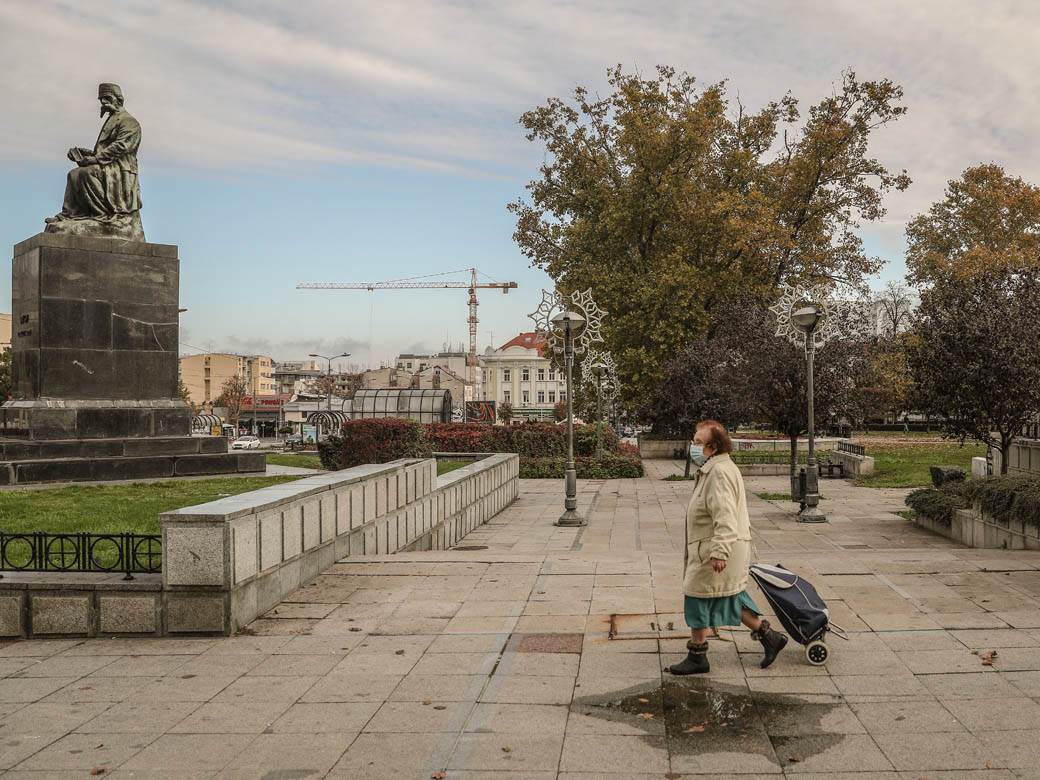 beograd novogodišnja rasveta postavljanje ukrašavanje ulica počelo kasnije fotografije