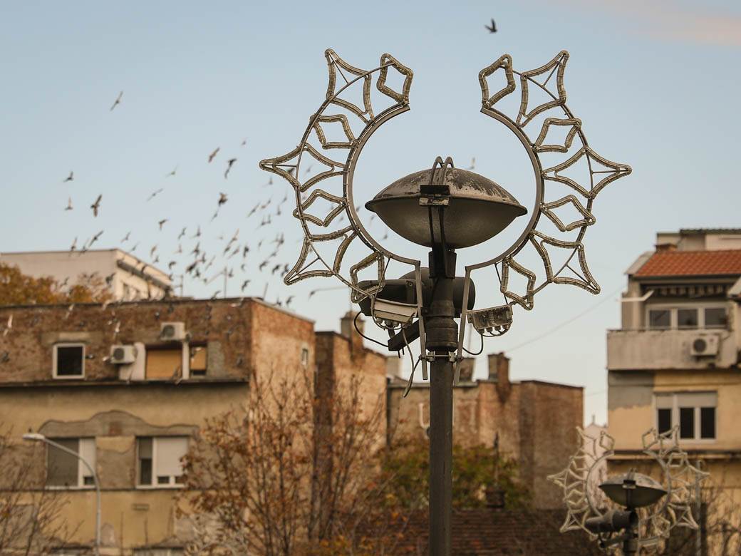 beograd novogodišnja rasveta postavljanje ukrašavanje ulica počelo kasnije fotografije