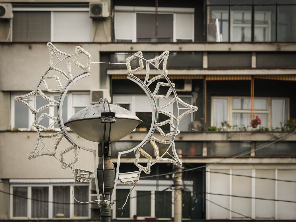 beograd novogodišnja rasveta postavljanje ukrašavanje ulica počelo kasnije fotografije