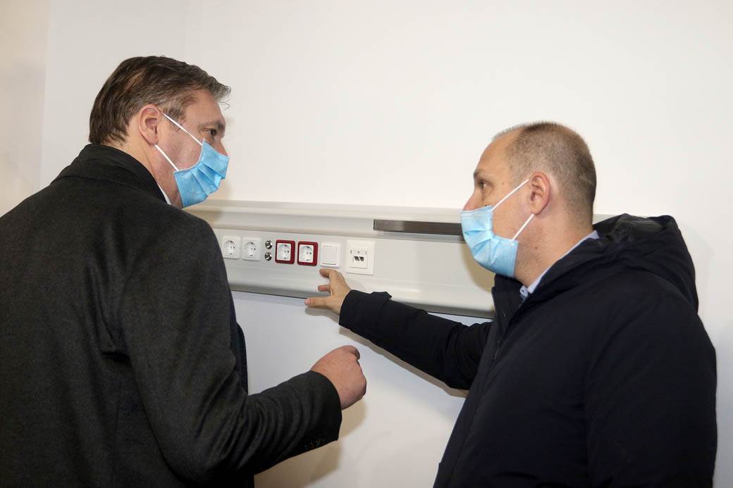 aleksandar vučić kovid bolnica batajnoca obilazak radovi fotografije