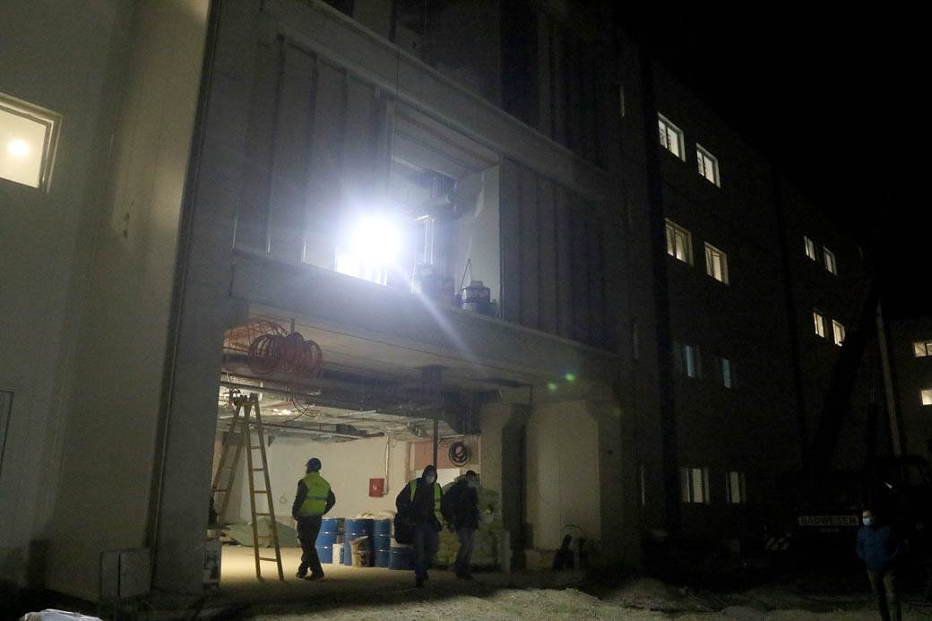 aleksandar vučić kovid bolnica batajnoca obilazak radovi fotografije