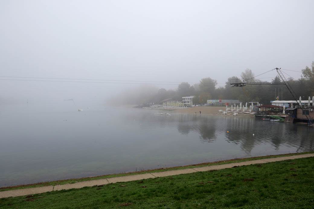 beograd zagadjen vazduh magla ada ciganlija fotografije