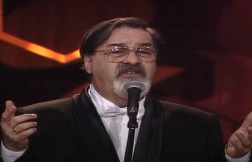 Cune Gojković u spotu za pesmu Kafu mi draga ispeci glumio vampira