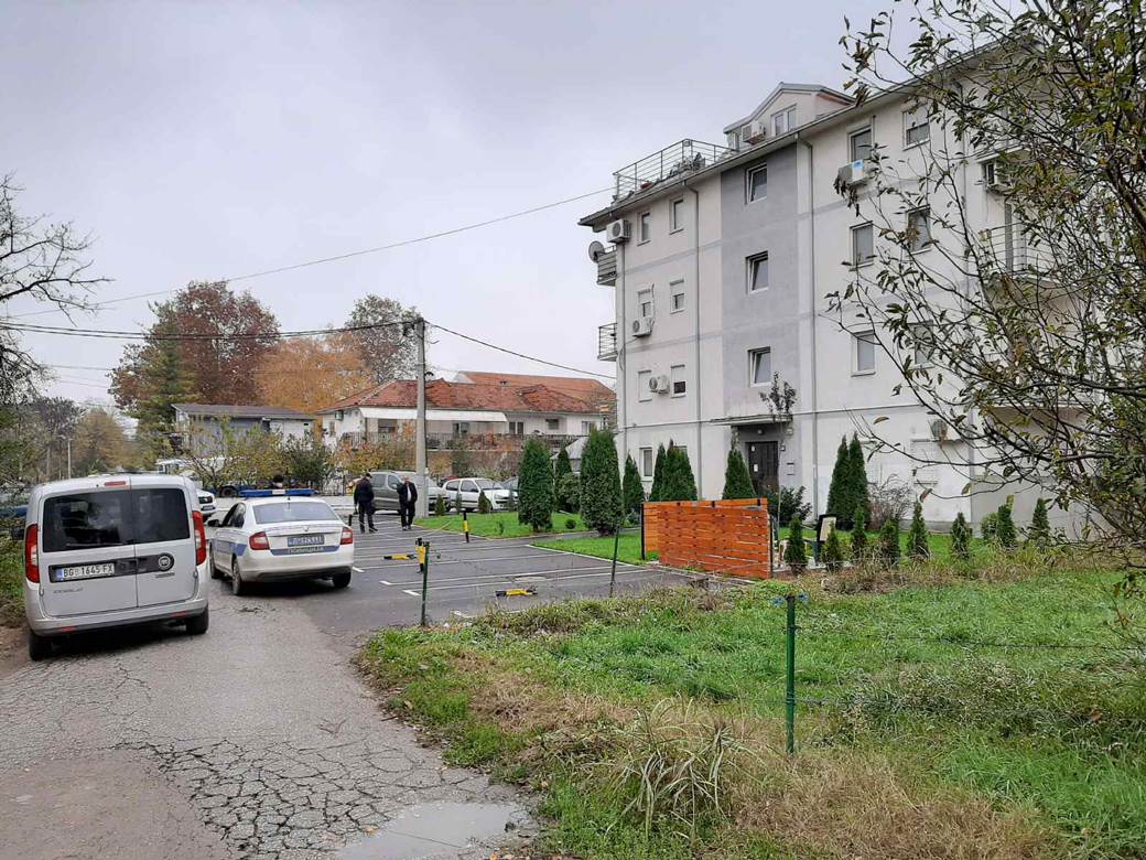 kotez telo muskarca ispred zgrade predozirao se