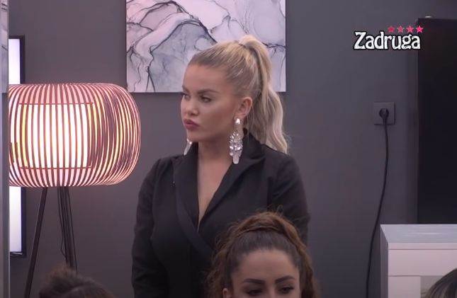 Sanja Stanković radi trbušnjake