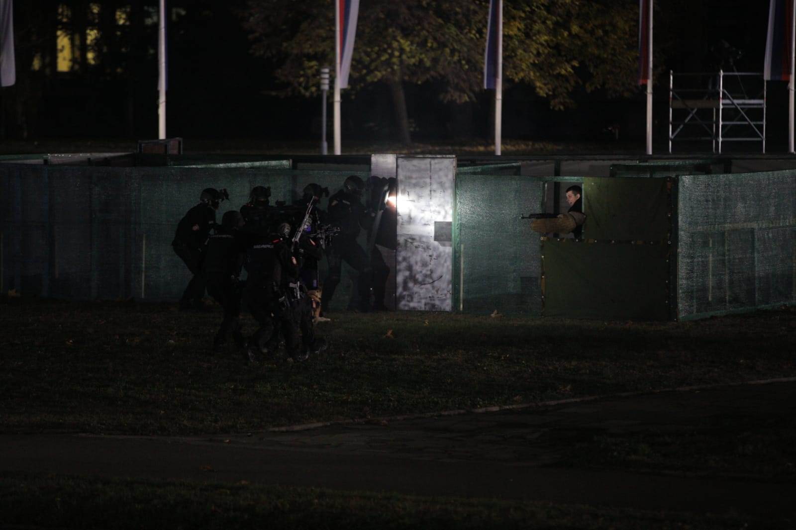 policija antiteroristička vežba obruč beograd aleksandar vučić aleksandar vulin ana brnabić foto