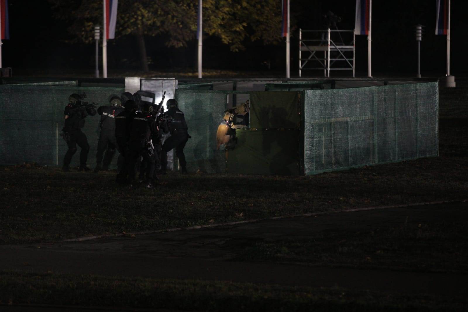 policija antiteroristička vežba obruč beograd aleksandar vučić aleksandar vulin ana brnabić foto