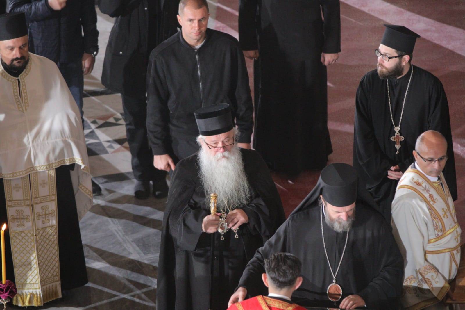 patrijarh irinej otvoren kovceg liturgija saborna crkva 