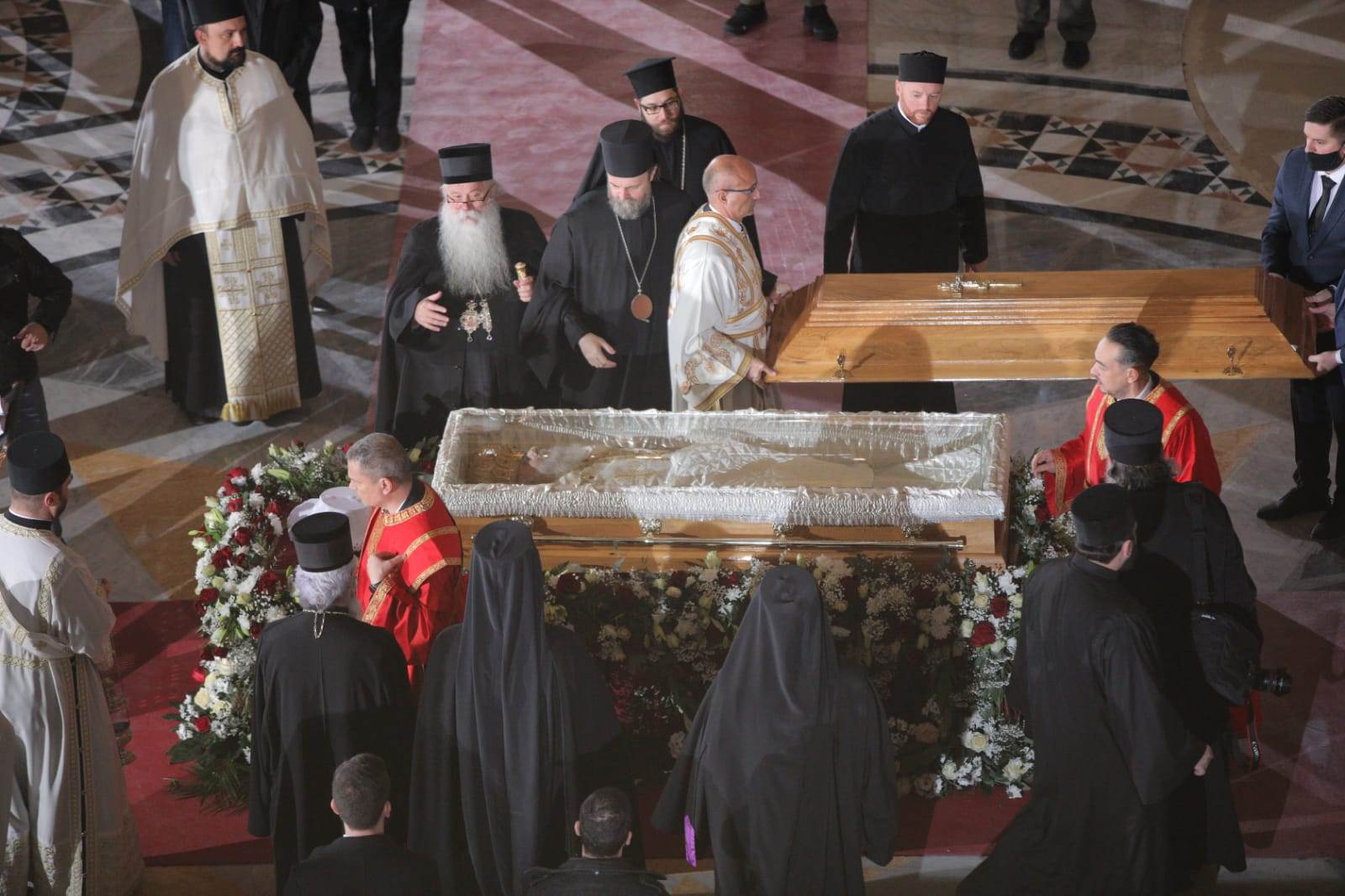 patrijarh irinej otvoren kovceg liturgija saborna crkva 