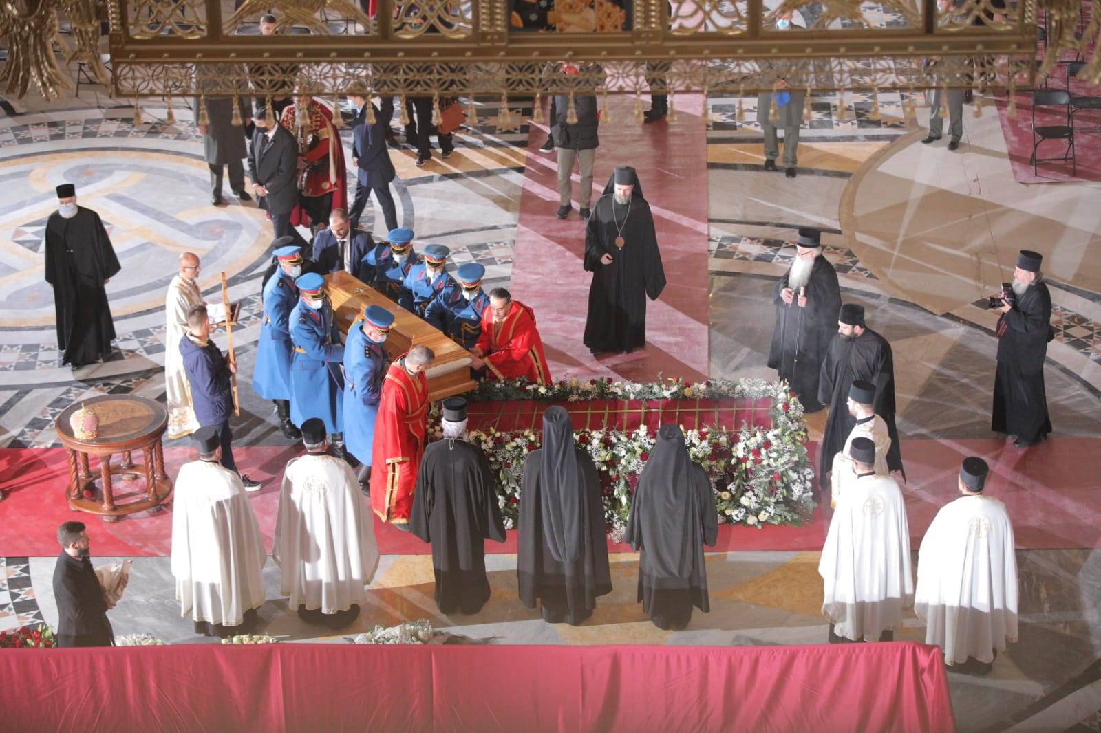 patrijarh irinej otvoren kovceg liturgija saborna crkva 