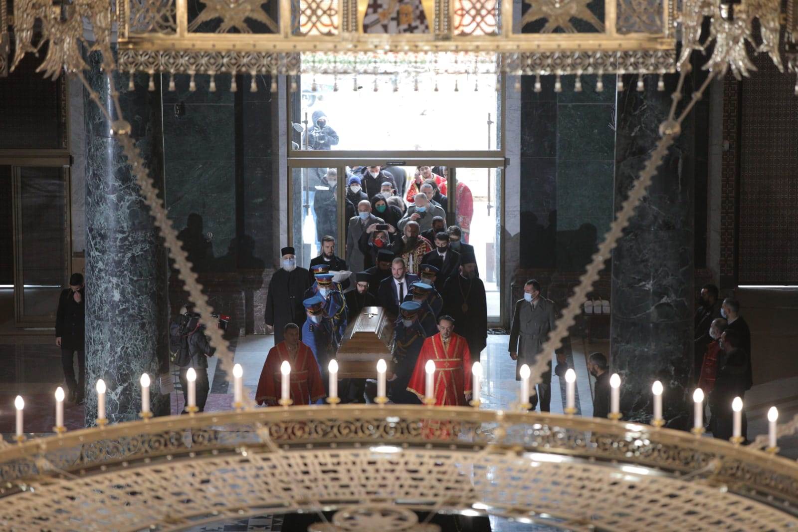 patrijarh irinej otvoren kovceg liturgija saborna crkva 