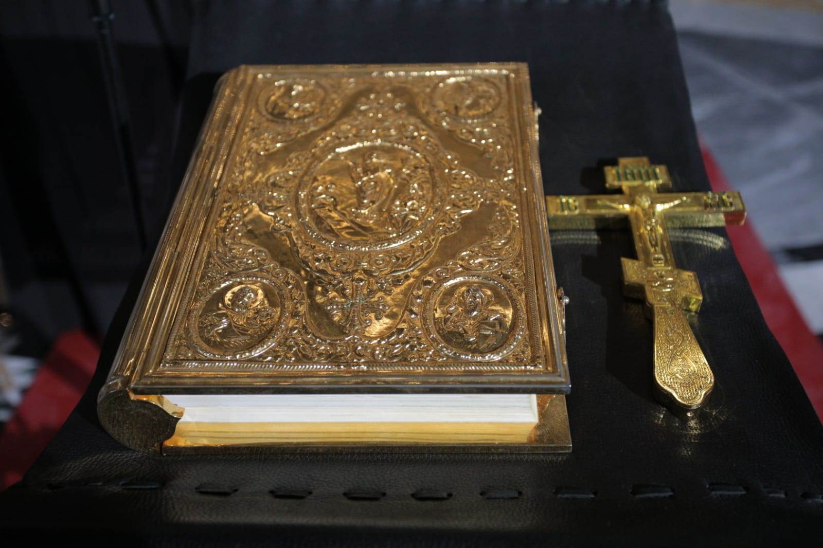 patrijarh irinej otvoren kovceg liturgija saborna crkva 