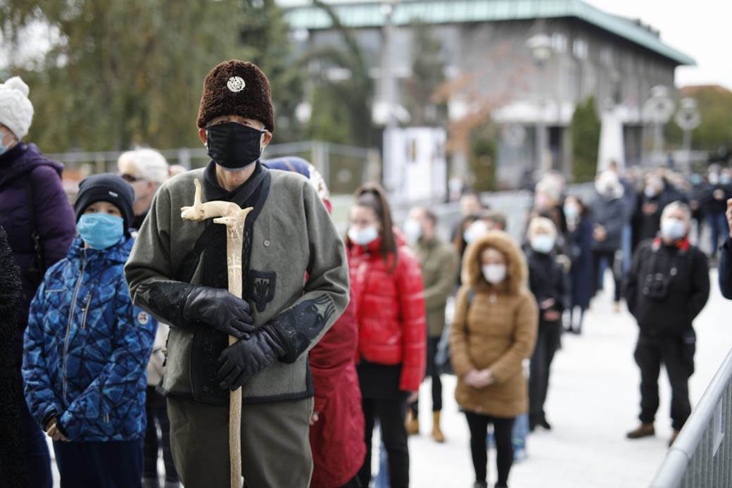 patrijarh irinej otvoren kovceg liturgija saborna crkva 