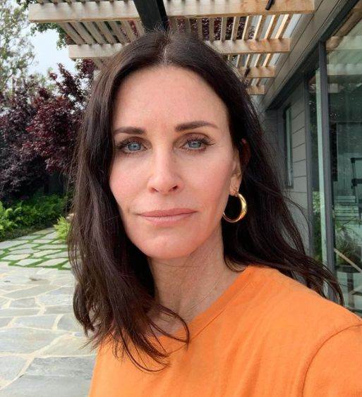 Kortni Koks izjavila da komunicira sa Metjuom Perijem