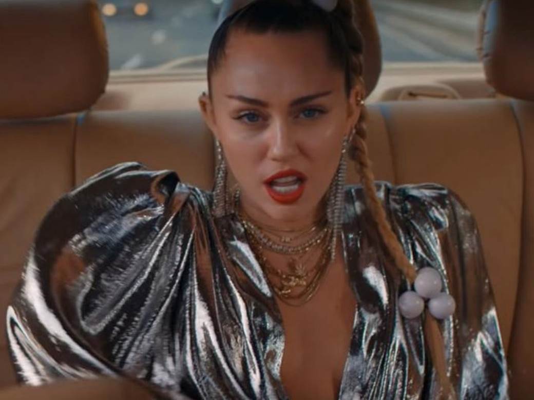 Majli Sajrus više ne pravi turneje