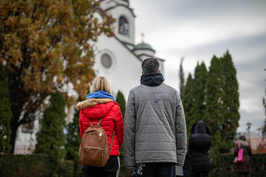patrijarh irinej sahrana opelo liturgija hram svetog save vernici hrišćani