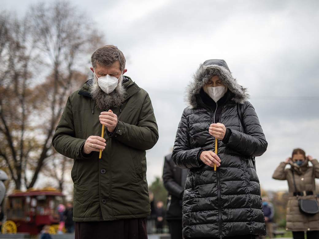 patrijarh irinej sahrana opelo liturgija hram svetog save vernici hrišćani