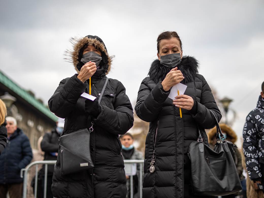 patrijarh irinej sahrana opelo liturgija hram svetog save vernici hrišćani