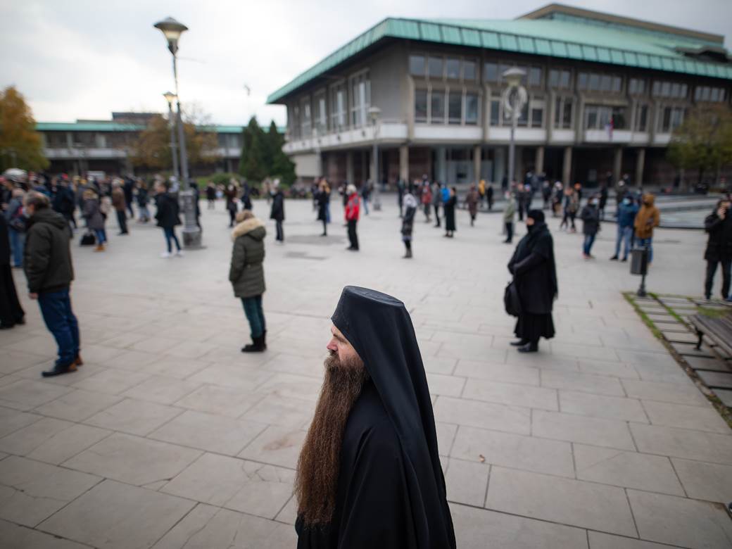 patrijarh irinej sahrana opelo liturgija hram svetog save vernici hrišćani