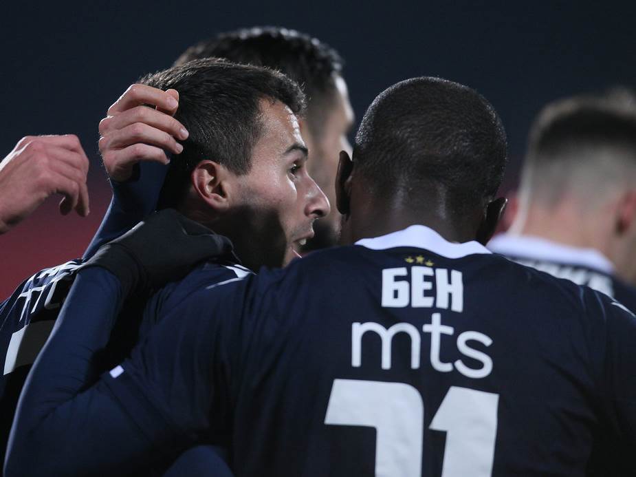 patrijarh irinej crvena zvezda vojvodina superliga minut cutanja transparent