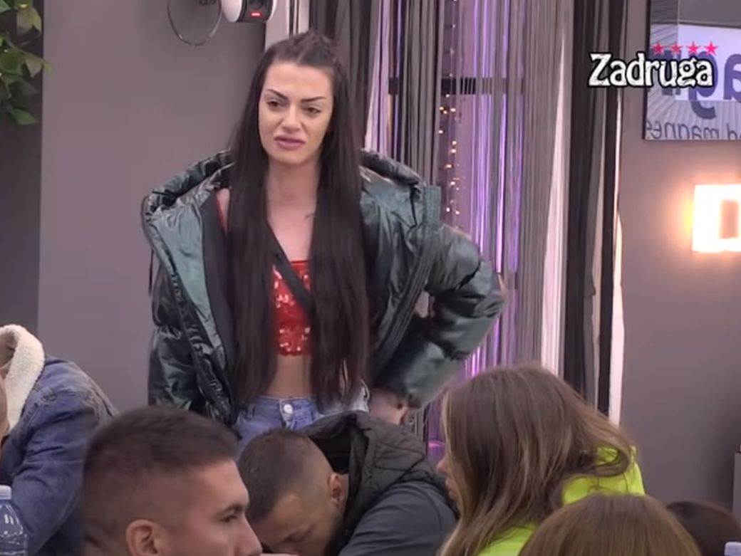 Tara Simov trudna pokazala partnera